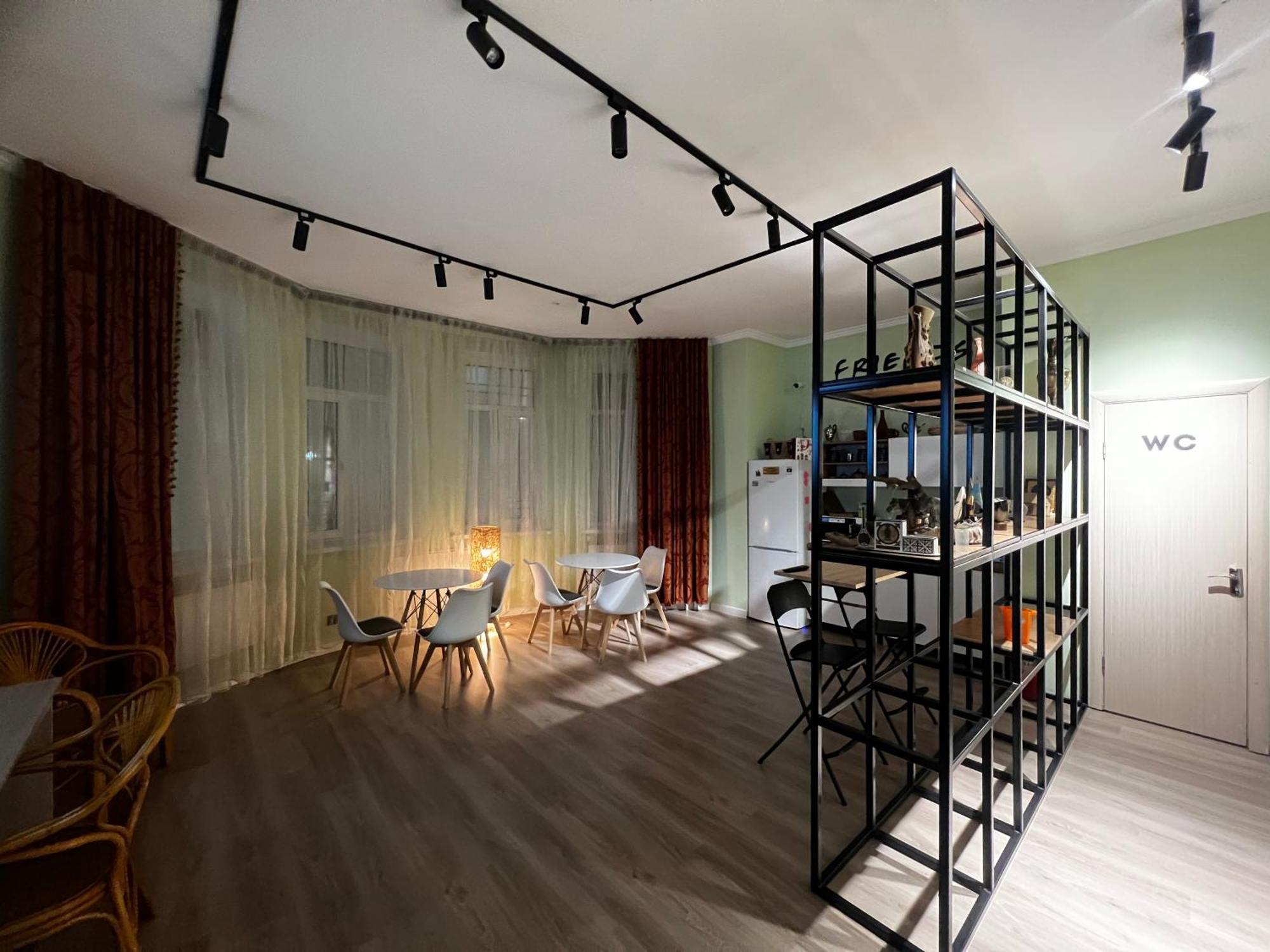 אסטנה Friends Hostel מראה חיצוני תמונה